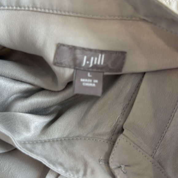 J. Jill Gray Silk Button-Up Blouse size Large - Picture 4 of 5